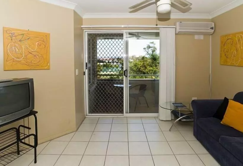 Budds Beach Apartments