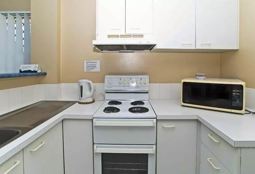 Budds Beach Apartments