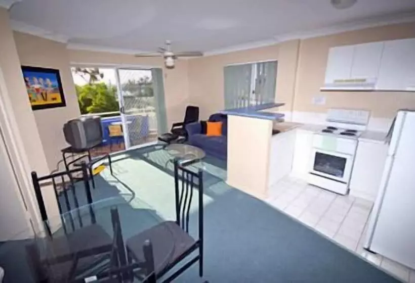 Budds Beach Apartments