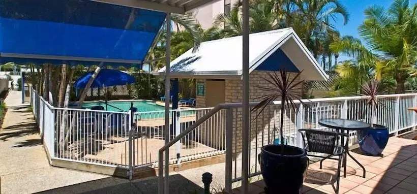 Budds Beach Apartments