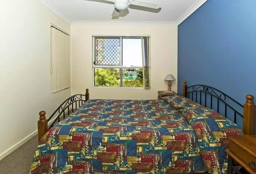 Budds Beach Apartments