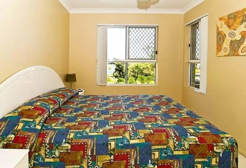 Budds Beach Apartments