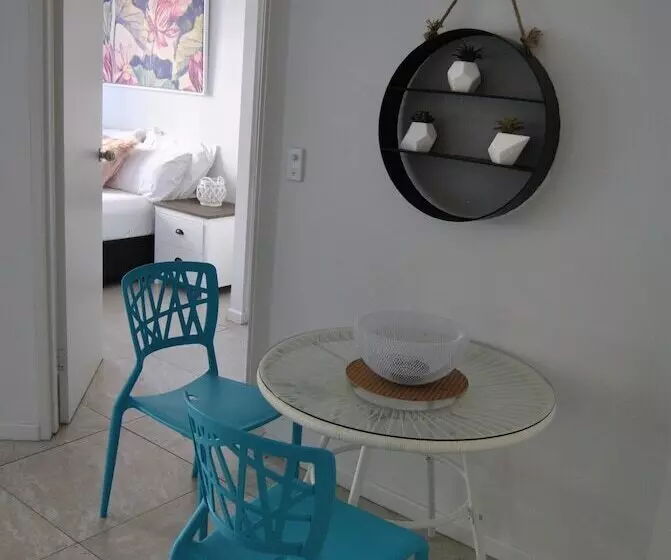 Budds Beach Apartments