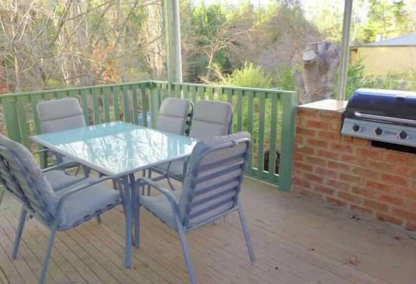 Отель Bright Avenue Motor Inn