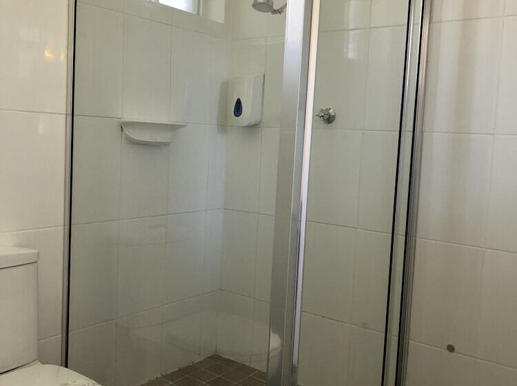 Отель Bright Avenue Motor Inn