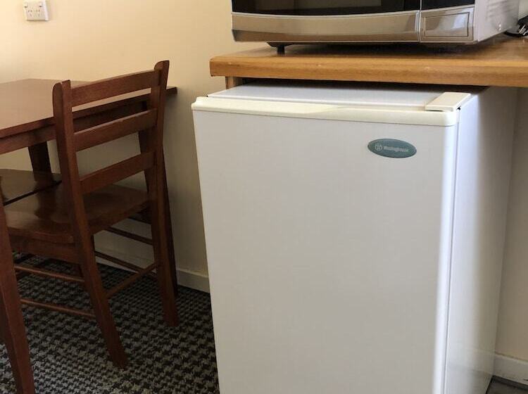 Отель Bright Avenue Motor Inn