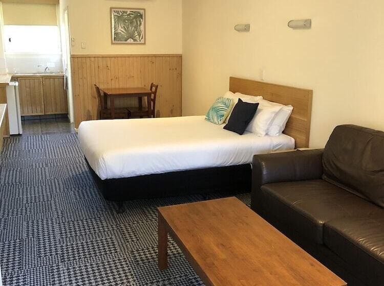 Отель Bright Avenue Motor Inn