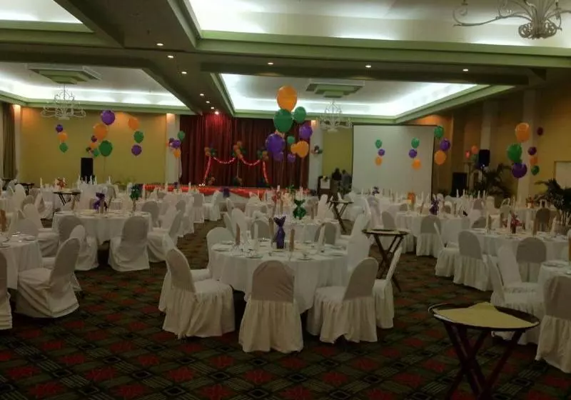 هتل Grand Royal Antiguan