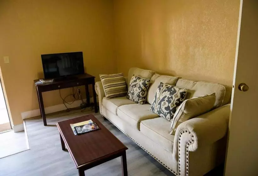 فندق Kings Inn Hot Springs