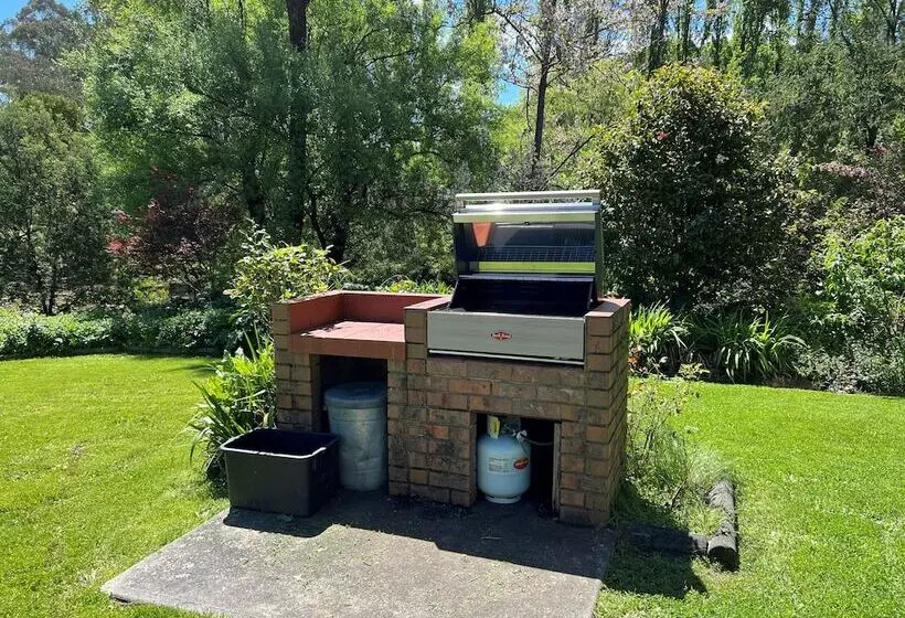 Riverbank Park Motel