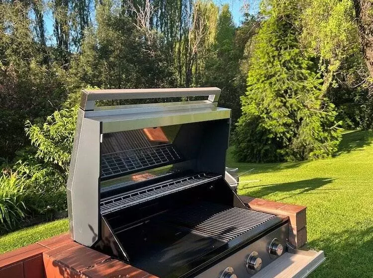 Riverbank Park Motel