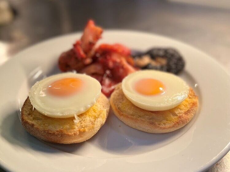 Riverbank Park Motel