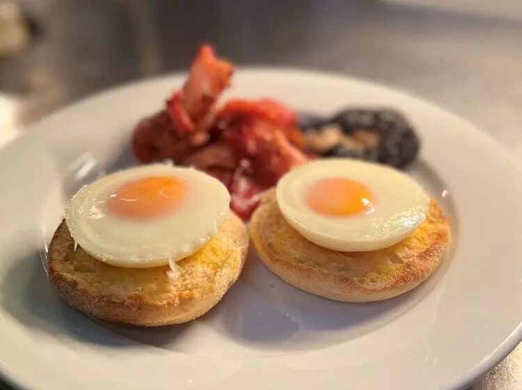 Riverbank Park Motel