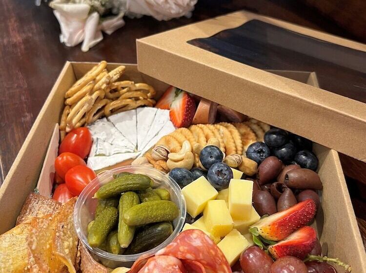 Riverbank Park Motel