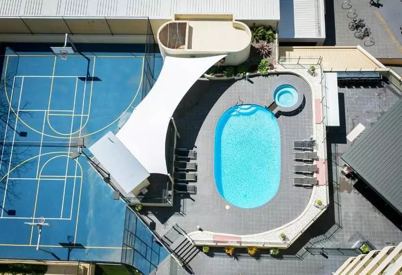 Отель Breakfree Cosmopolitan