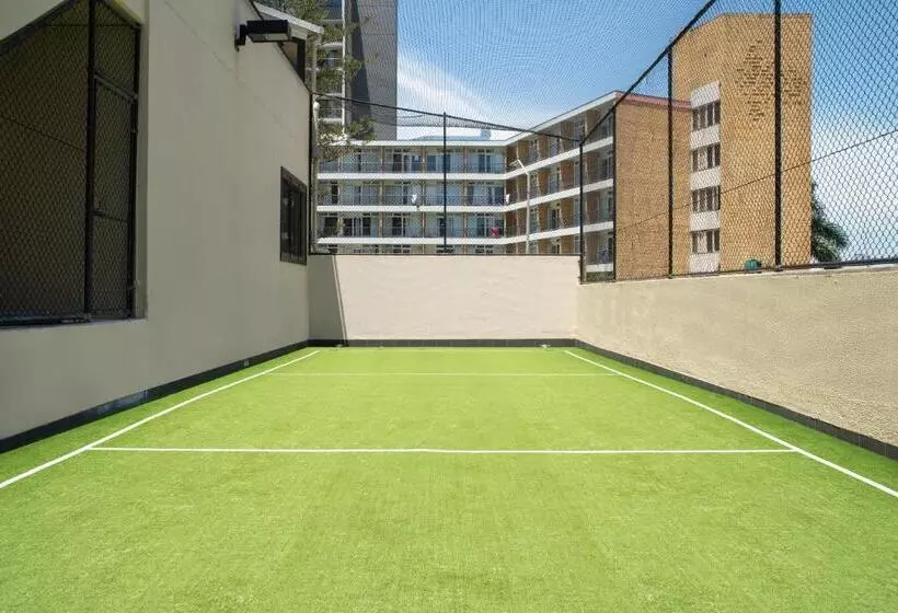 Отель Breakfree Cosmopolitan