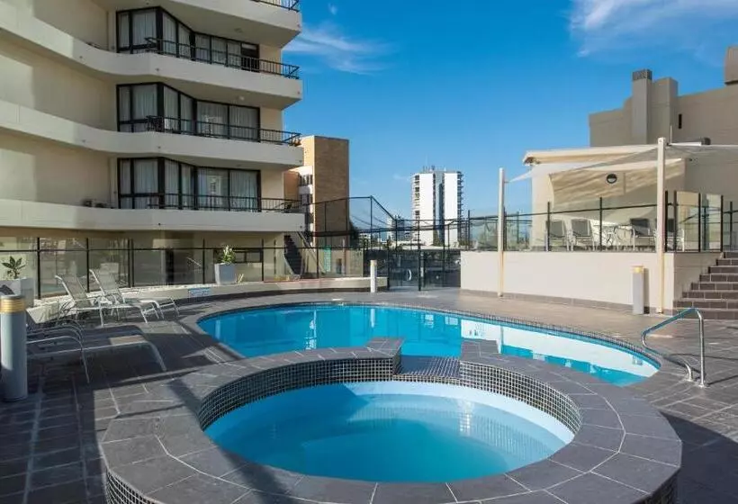 Отель Breakfree Cosmopolitan