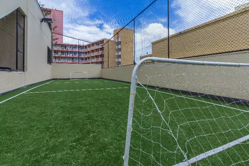 Отель Breakfree Cosmopolitan