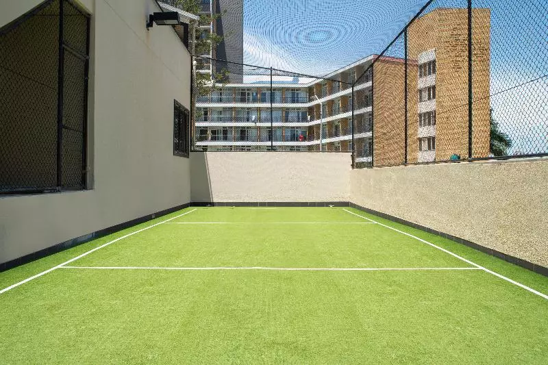 Отель Breakfree Cosmopolitan