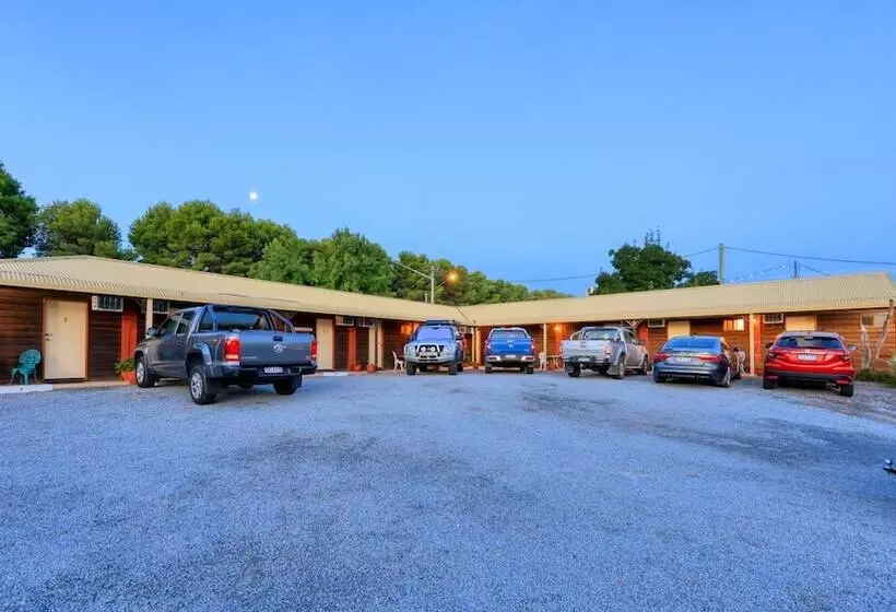 Отель Country Roads Motor Inn