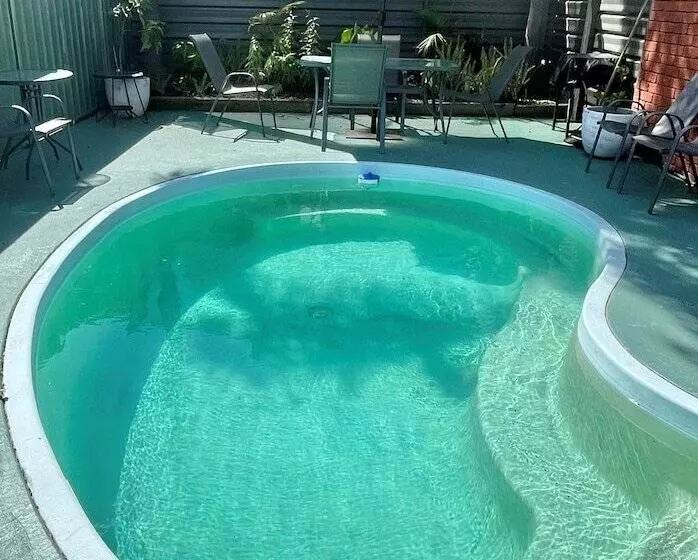 Отель Country Roads Motor Inn