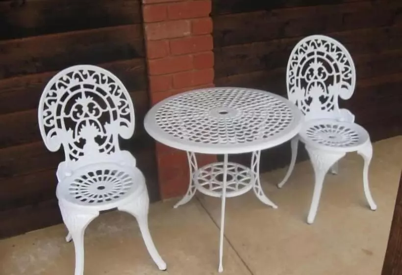 Отель Country Roads Motor Inn