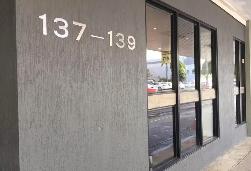 호텔 Lake Central Cairns