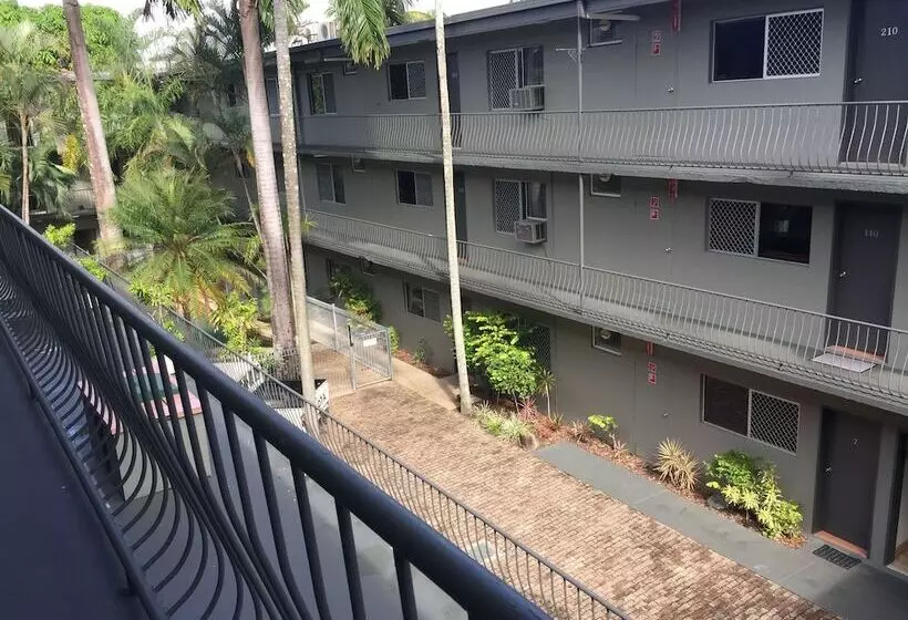 호텔 Lake Central Cairns