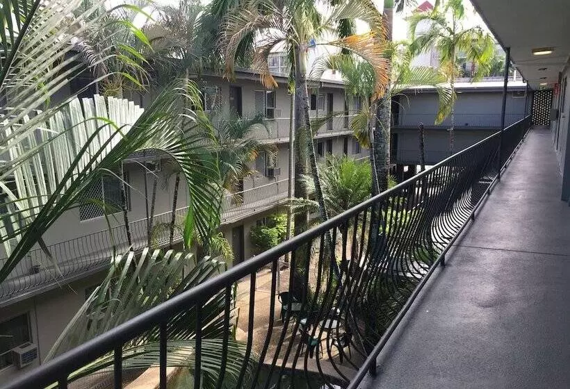 호텔 Lake Central Cairns