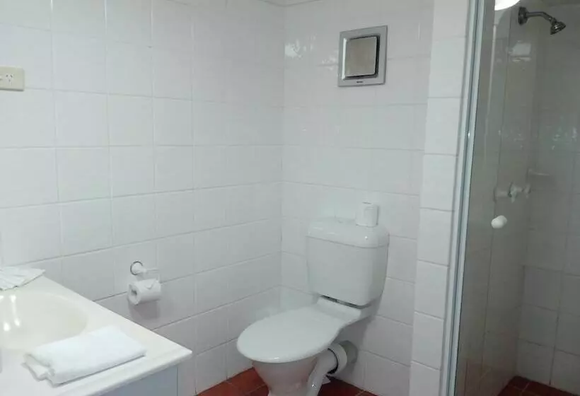 호텔 Lake Central Cairns