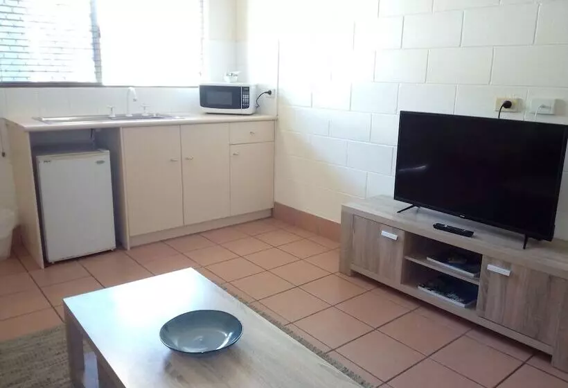 호텔 Lake Central Cairns