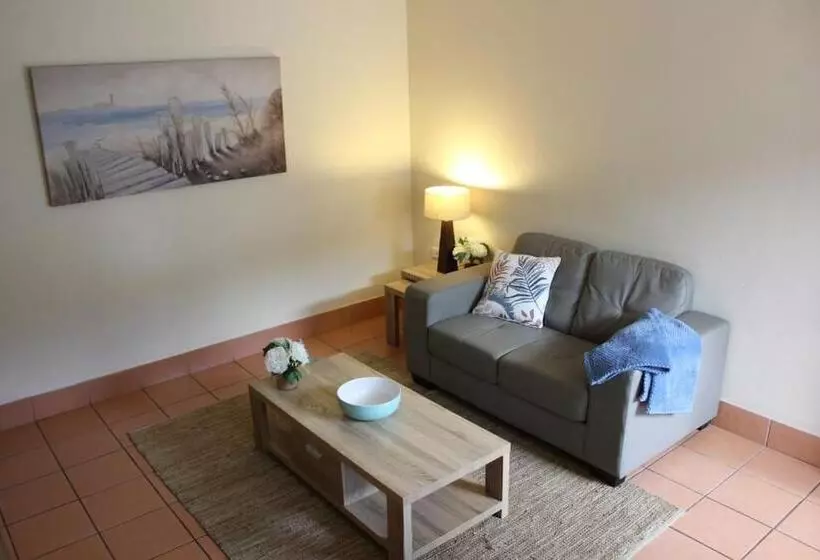 호텔 Lake Central Cairns