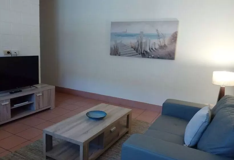 호텔 Lake Central Cairns