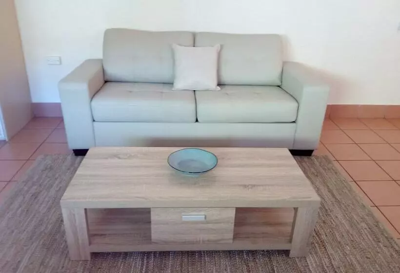 호텔 Lake Central Cairns