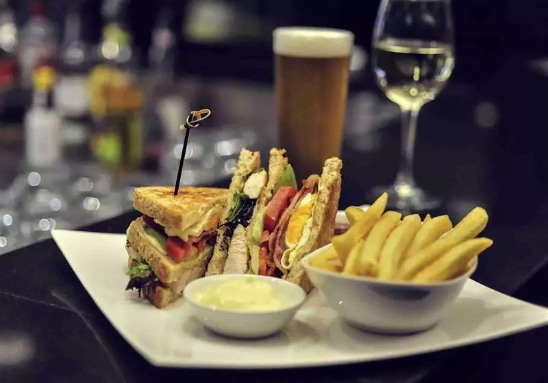 酒店 Mercure Melbourne Treasury Gardens