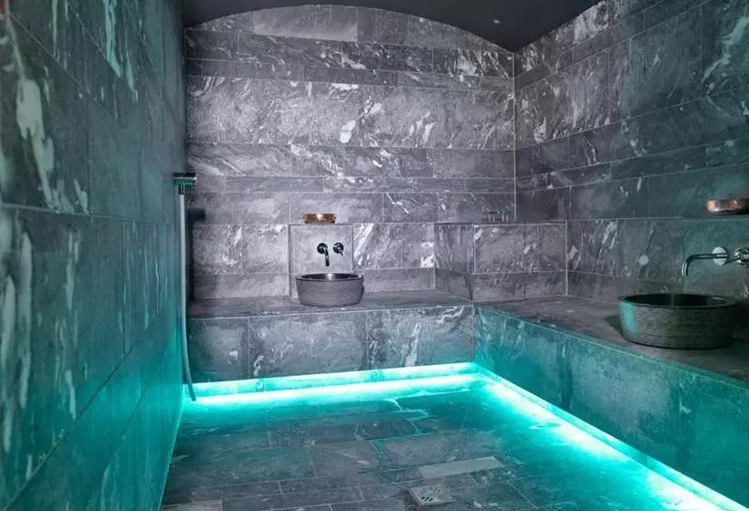 Отель Goldener Adler   Im Sommer Silvretta Card Premium Inkludiert