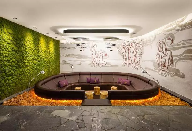 Отель Goldener Adler   Im Sommer Silvretta Card Premium Inkludiert