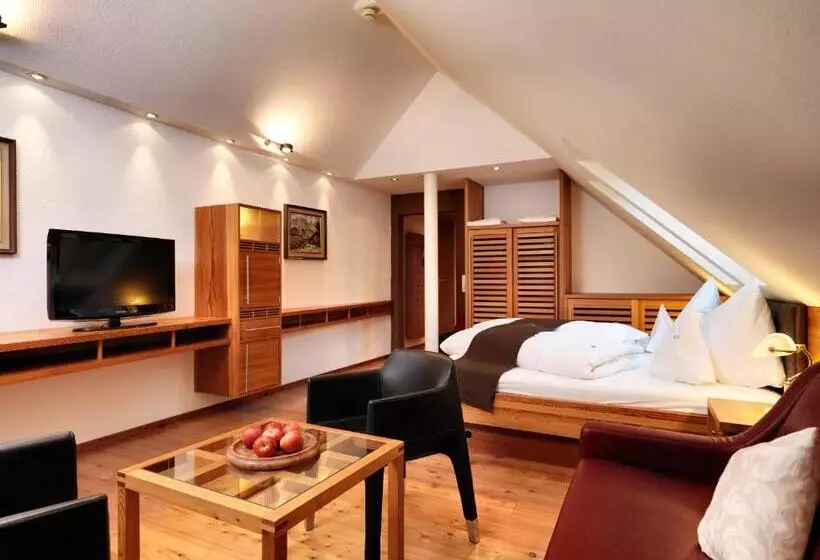 Отель Goldener Adler   Im Sommer Silvretta Card Premium Inkludiert