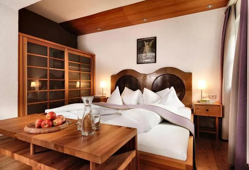 Отель Goldener Adler   Im Sommer Silvretta Card Premium Inkludiert