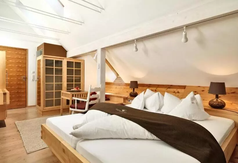 Отель Goldener Adler   Im Sommer Silvretta Card Premium Inkludiert