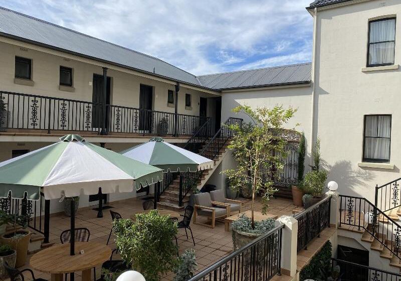 Hotel The Lurline Randwick