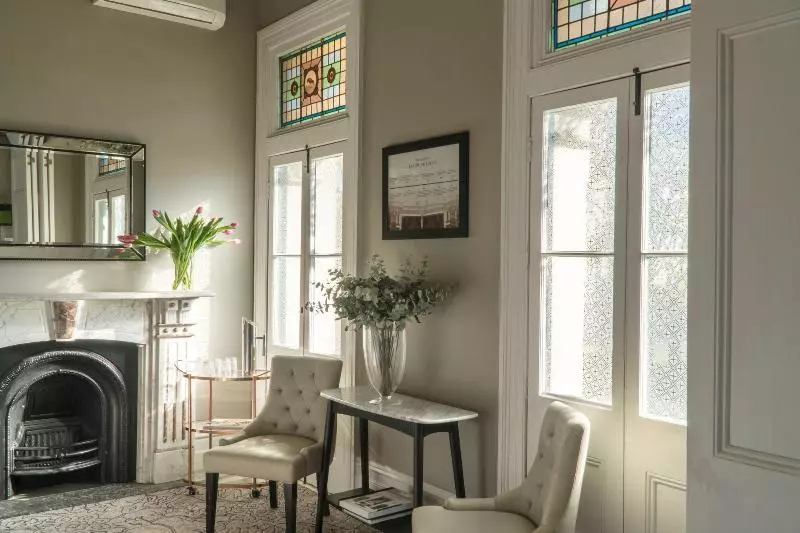 ホテル The Lurline Randwick