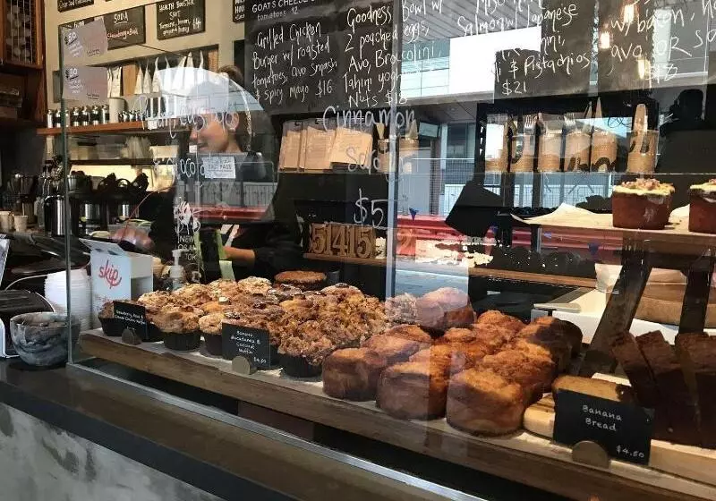 ホテル The Lurline Randwick