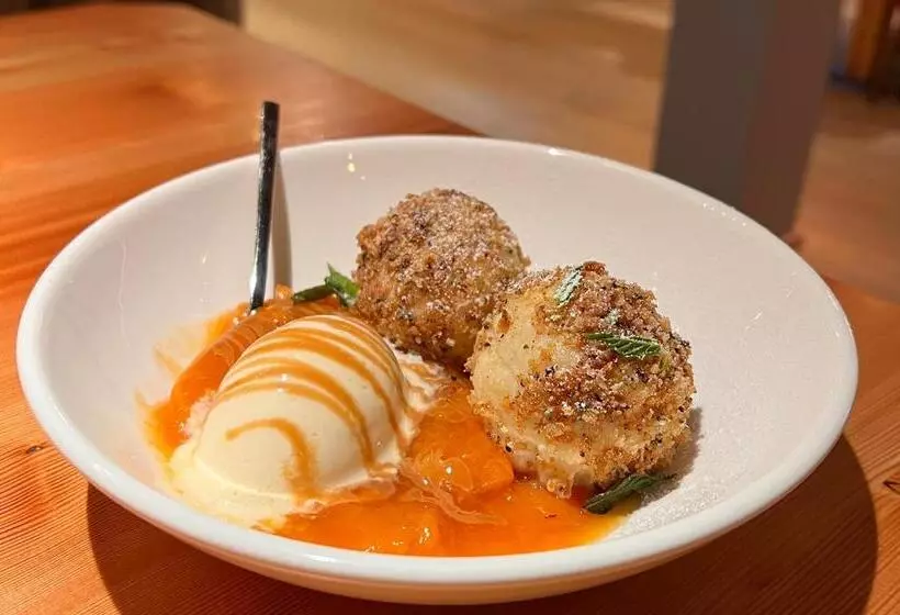 ホテル Theater  Und Feriendorf Königsleitn Gmbh