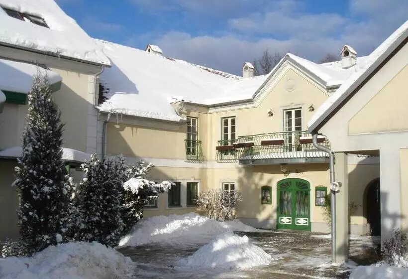 ホテル Theater  Und Feriendorf Königsleitn Gmbh