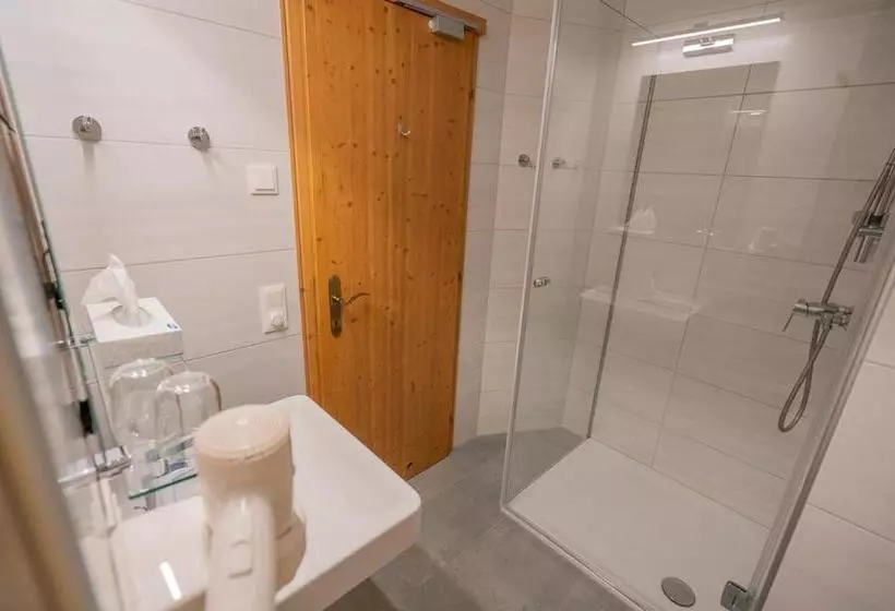 ホテル Theater  Und Feriendorf Königsleitn Gmbh