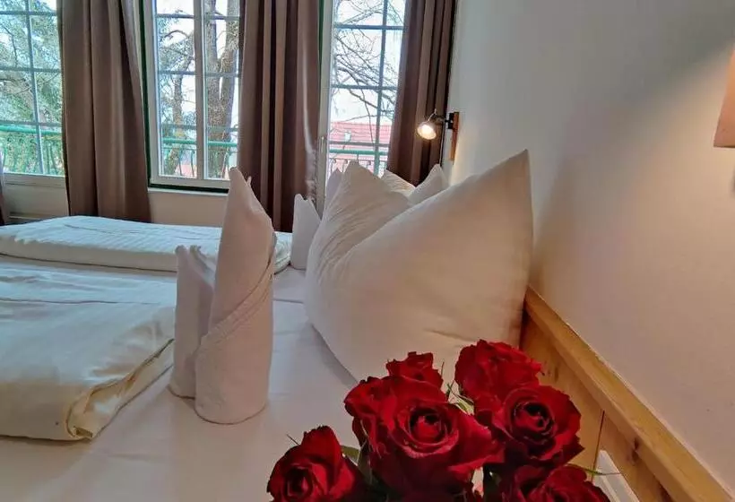 ホテル Theater  Und Feriendorf Königsleitn Gmbh