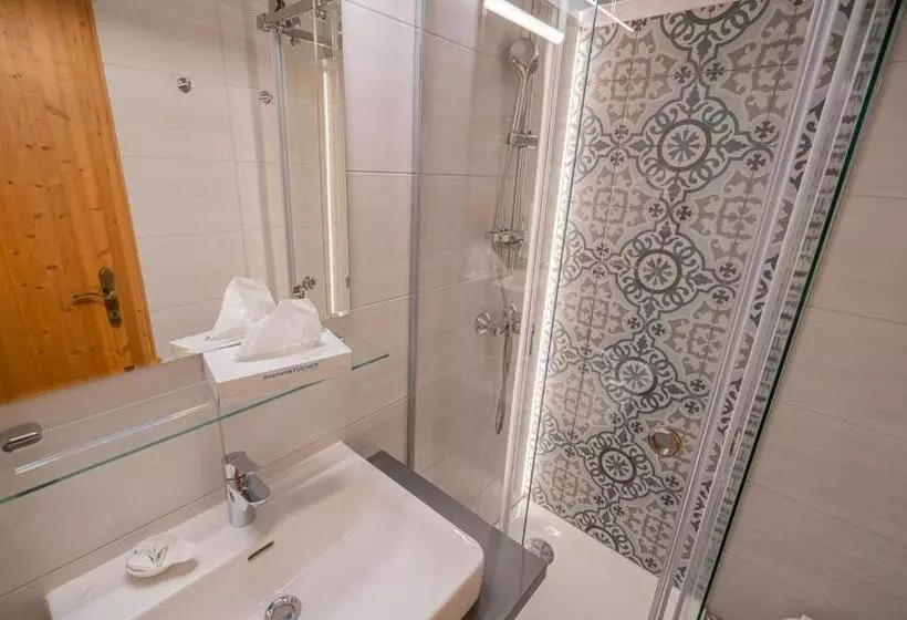 ホテル Theater  Und Feriendorf Königsleitn Gmbh