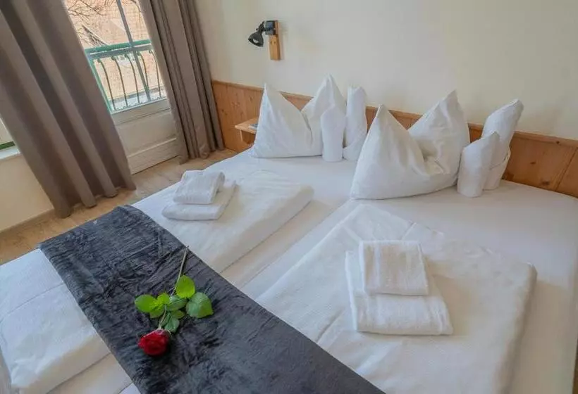 ホテル Theater  Und Feriendorf Königsleitn Gmbh