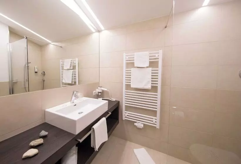 Отель Vaya Zell Am See